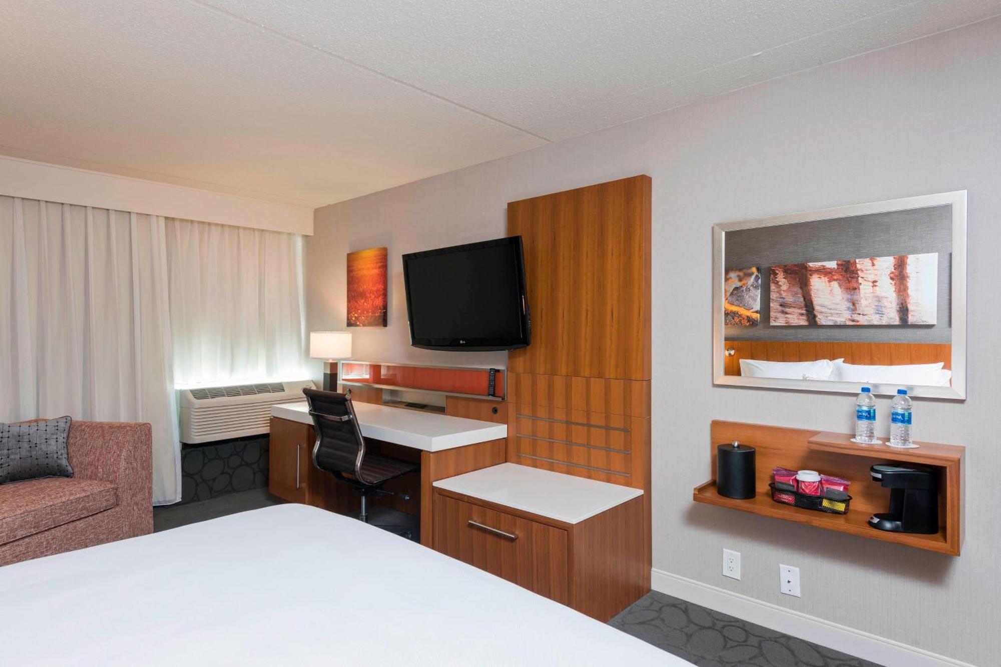 Sonesta Hotel Grand Rapids Airport Kentwood Exterior photo