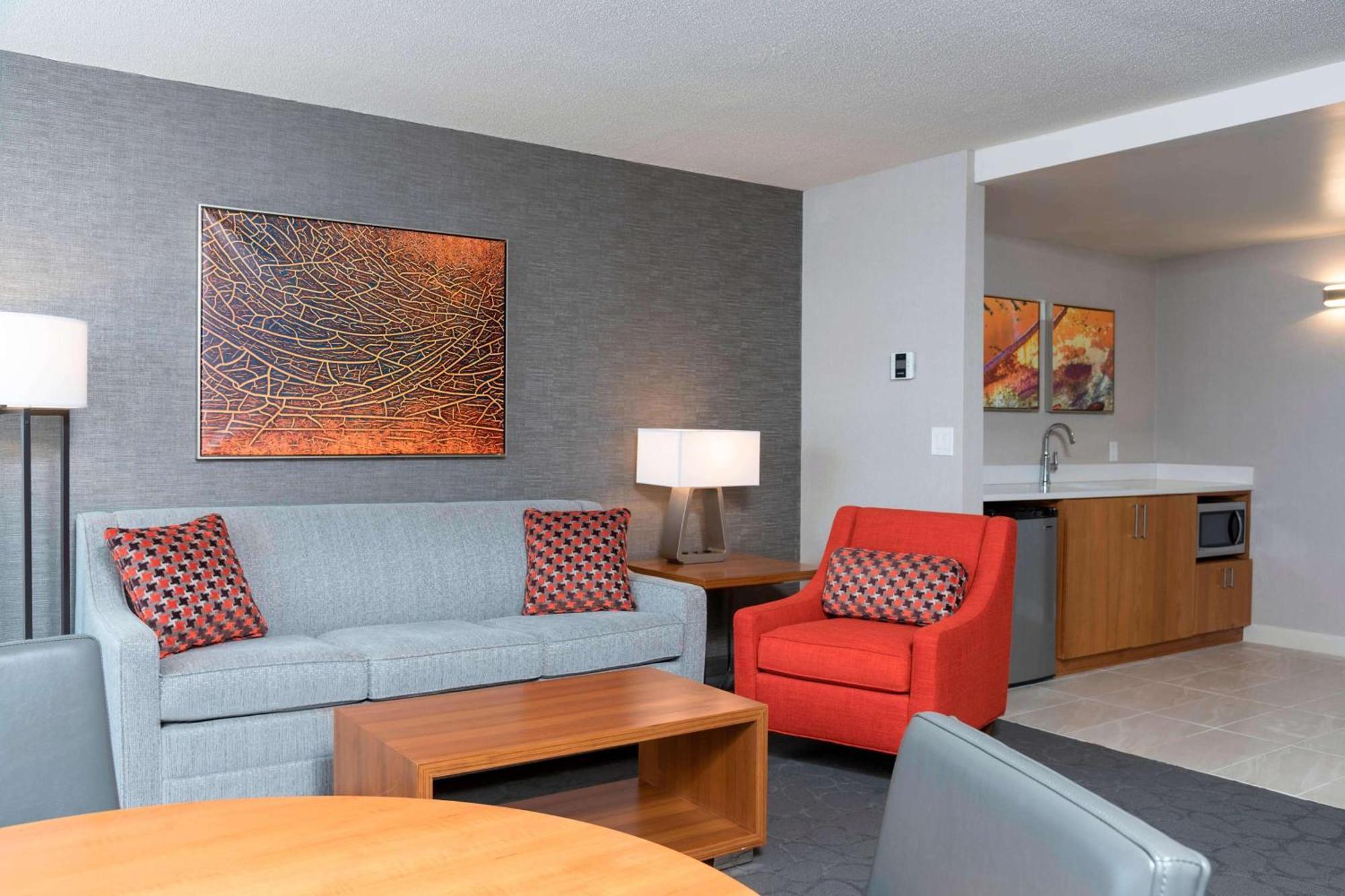 Sonesta Hotel Grand Rapids Airport Kentwood Exterior photo